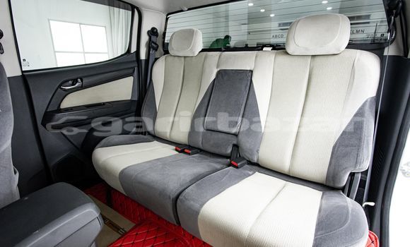 Buy Used Chevrolet Colorado White Car in Bangkok in Bangkok Buy Used Chevrolet Colorado White Car in Bangkok in Bangkok