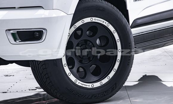 Buy Used Chevrolet Colorado White Car in Bangkok in Bangkok Buy Used Chevrolet Colorado White Car in Bangkok in Bangkok