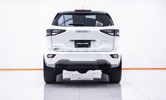 Buy Used Isuzu MU-X White Car in Bangkok in Bangkok Buy Used Isuzu MU-X White Car in Bangkok in Bangkok