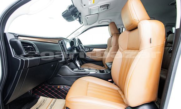 Buy Used Isuzu MU-X White Car in Bangkok in Bangkok Buy Used Isuzu MU-X White Car in Bangkok in Bangkok