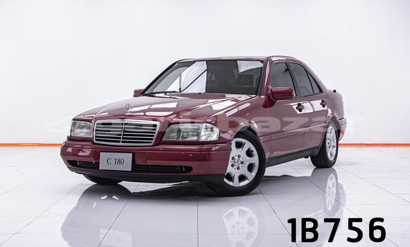 ซื้อ รถมือสอง Mercedes-Benz C-klasse สีแดง รถยนต์ ใน %{เมือง} ใน กรุงเทพมหานคร