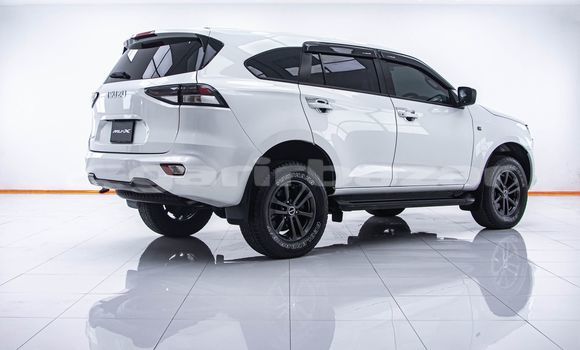 Buy Used Isuzu MU-X White Car in Bangkok in Bangkok Buy Used Isuzu MU-X White Car in Bangkok in Bangkok