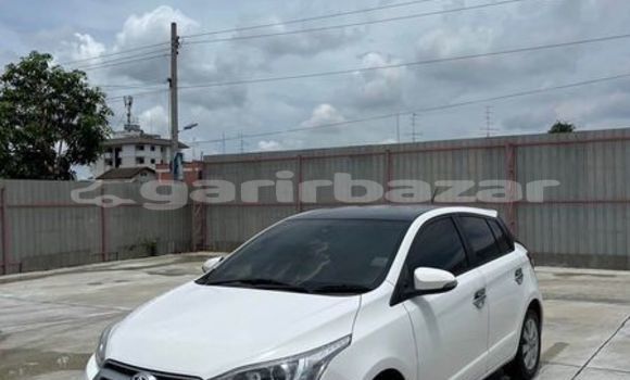 ซื้อ รถมือสอง Toyota Yaris ขาว รถยนต์ ใน %{เมือง} ใน กรุงเทพมหานคร
