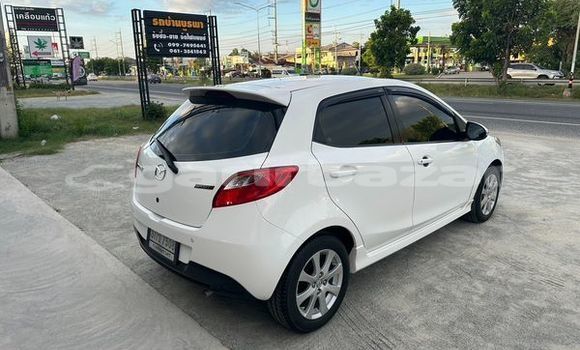 ซื้อ รถมือสอง Mazda Mazda 2 ขาว รถยนต์ ใน %{เมือง} ใน กรุงเทพมหานคร