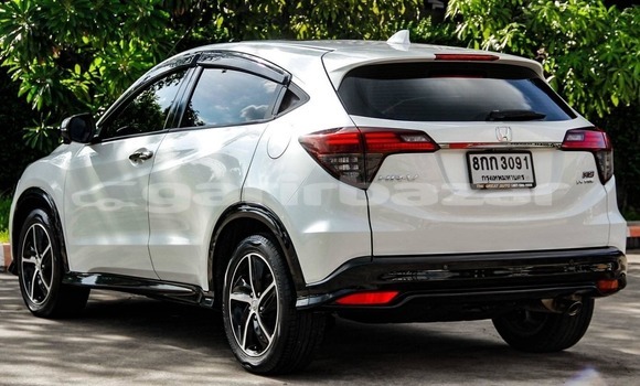 Buy Used Honda CR-V White Car in Bangkok in Bangkok