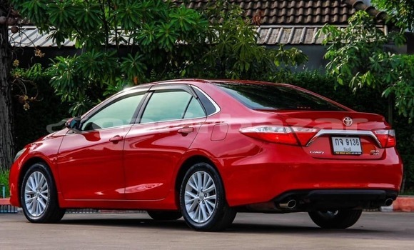 ซื้อ รถมือสอง Toyota Camry สีแดง รถยนต์ ใน %{เมือง} ใน กรุงเทพมหานคร