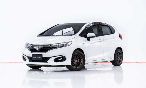 Buy Used Honda Jazz White Car in Bangkok in Bangkok Buy Used Honda Jazz White Car in Bangkok in Bangkok