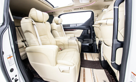 Buy Used Toyota Alphard White Car in Bangkok in Bangkok Buy Used Toyota Alphard White Car in Bangkok in Bangkok