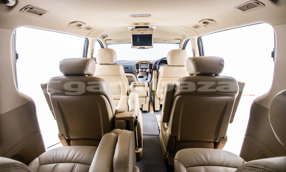 ซื้อ รถมือสอง Hyundai H1 สีน้ำตาล รถยนต์ ใน %{เมือง} ใน กรุงเทพมหานคร ซื้อ รถมือสอง Hyundai H1 สีน้ำตาล รถยนต์ ใน %{เมือง} ใน กรุงเทพมหานคร