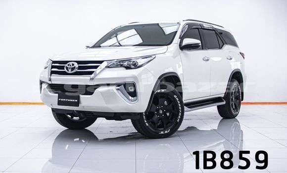 Buy Used Toyota Fortuner White Car in Bangkok in Bangkok