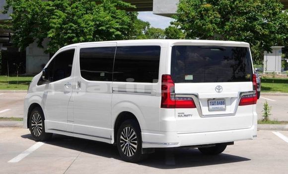 Buy Used Toyota Hiace White Car in Bangkok in Bangkok Buy Used Toyota Hiace White Car in Bangkok in Bangkok