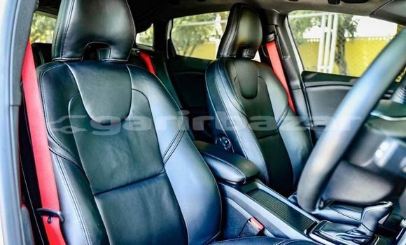 Buy Used Volvo V40 White Car in Bangkok in Bangkok Buy Used Volvo V40 White Car in Bangkok in Bangkok