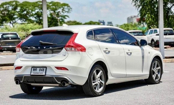 Buy Used Volvo V40 White Car in Bangkok in Bangkok Buy Used Volvo V40 White Car in Bangkok in Bangkok
