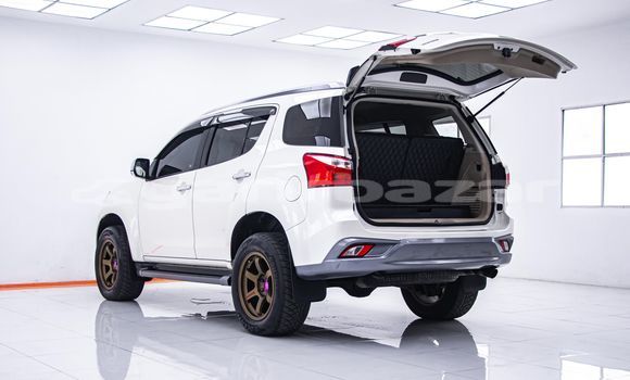 Buy Used Isuzu MU-X White Car in Bangkok in Bangkok Buy Used Isuzu MU-X White Car in Bangkok in Bangkok