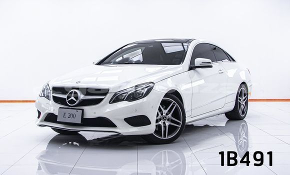 ซื้อ รถมือสอง Mercedes-Benz E200 ขาว รถยนต์ ใน %{เมือง} ใน กรุงเทพมหานคร