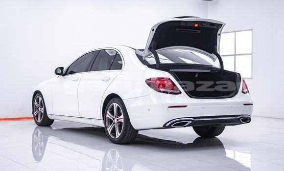 ซื้อ รถมือสอง Mercedes-Benz E-Classe ขาว รถยนต์ ใน %{เมือง} ใน กรุงเทพมหานคร ซื้อ รถมือสอง Mercedes-Benz E-Classe ขาว รถยนต์ ใน %{เมือง} ใน กรุงเทพมหานคร