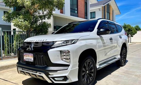 ซื้อ รถมือสอง Mitsubishi Pajero ขาว รถยนต์ ใน %{เมือง} ใน กรุงเทพมหานคร