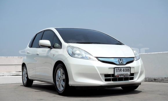 ซื้อ รถมือสอง Honda Jazz ขาว รถยนต์ ใน %{เมือง} ใน กรุงเทพมหานคร
