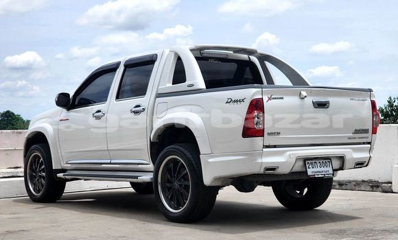Buy Used Isuzu D-Max White Car in Buri Ram in Buri Ram Buy Used Isuzu D-Max White Car in Buri Ram in Buri Ram