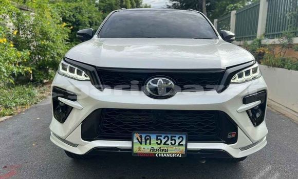 Buy Used Toyota Fortuner White Car in Bangkok in Bangkok