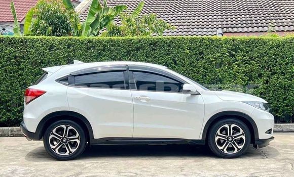 Buy Used Honda HR-V White Car in Bangkok in Bangkok