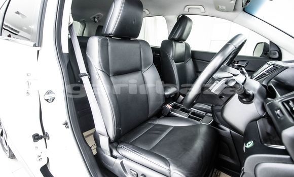 Buy Used Honda CR-V White Car in Bangkok in Bangkok Buy Used Honda CR-V White Car in Bangkok in Bangkok