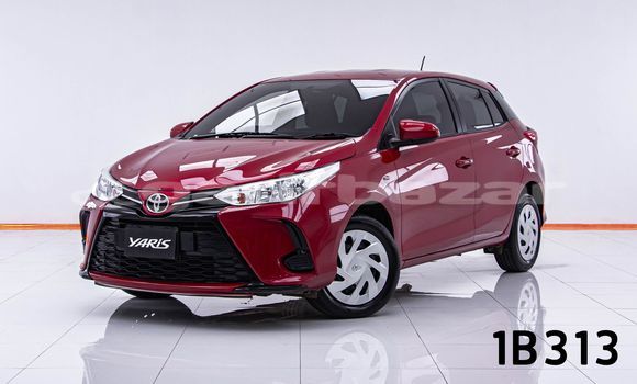 ซื้อ รถมือสอง Toyota Yaris สีแดง รถยนต์ ใน %{เมือง} ใน กรุงเทพมหานคร