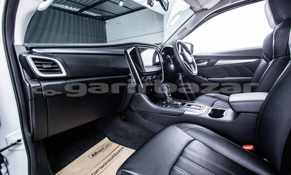 Buy Used Isuzu MU-X White Car in Bangkok in Bangkok Buy Used Isuzu MU-X White Car in Bangkok in Bangkok