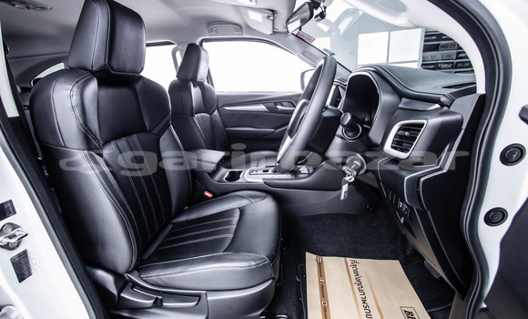 Buy Used Isuzu MU-X White Car in Bangkok in Bangkok Buy Used Isuzu MU-X White Car in Bangkok in Bangkok