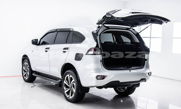 Buy Used Isuzu MU-X White Car in Bangkok in Bangkok Buy Used Isuzu MU-X White Car in Bangkok in Bangkok