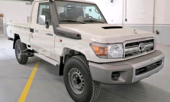 Buy Used Toyota Land Cruiser White Car in Bangkok in Bangkok