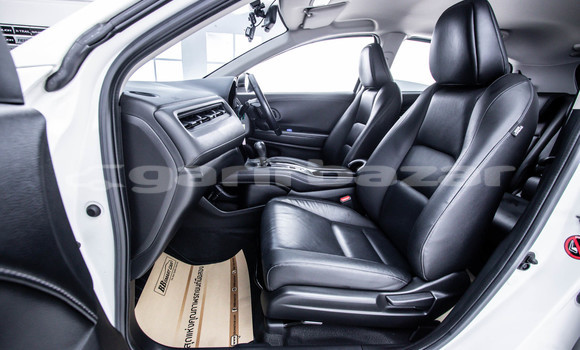 Buy Used Honda HR-V White Car in Bangkok in Bangkok Buy Used Honda HR-V White Car in Bangkok in Bangkok