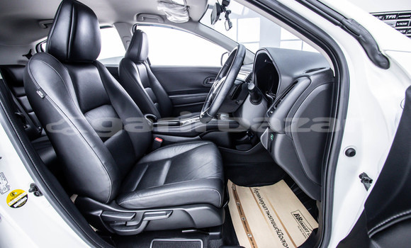 Buy Used Honda HR-V White Car in Bangkok in Bangkok Buy Used Honda HR-V White Car in Bangkok in Bangkok