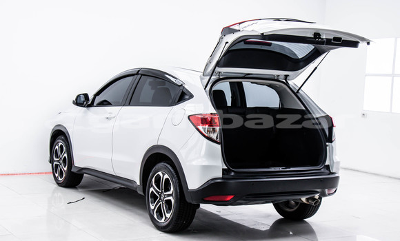 Buy Used Honda HR-V White Car in Bangkok in Bangkok Buy Used Honda HR-V White Car in Bangkok in Bangkok