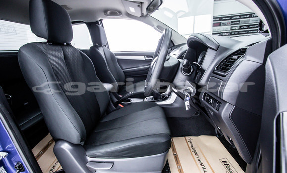 Buy Used Isuzu D-Max Blue Car in Bangkok in Bangkok Buy Used Isuzu D-Max Blue Car in Bangkok in Bangkok