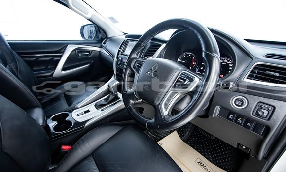 Buy Used Mitsubishi Pajero White Car in Bangkok in Bangkok Buy Used Mitsubishi Pajero White Car in Bangkok in Bangkok