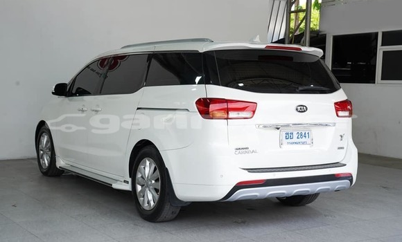 Buy Used Kia Carnival White Car in Bangkok in Bangkok