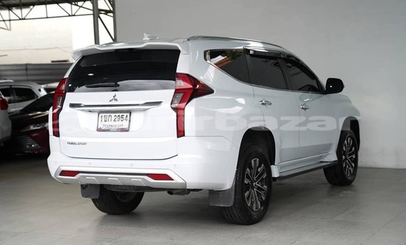 Buy Used Mitsubishi Pajero White Car in Bangkok in Bangkok Buy Used Mitsubishi Pajero White Car in Bangkok in Bangkok