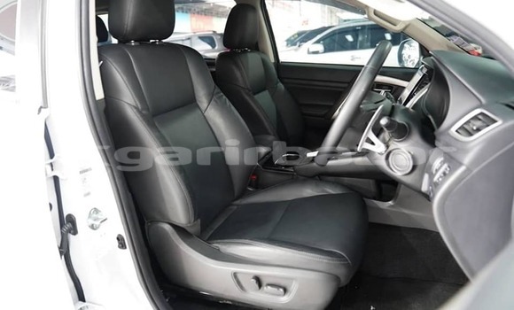 Buy Used Mitsubishi Pajero White Car in Bangkok in Bangkok Buy Used Mitsubishi Pajero White Car in Bangkok in Bangkok