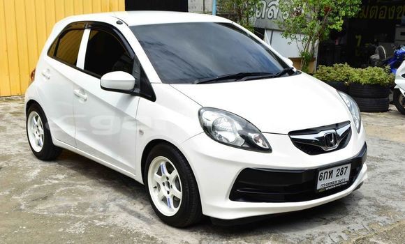 ซื้อ รถมือสอง Honda Brio ขาว รถยนต์ ใน %{เมือง} ใน กรุงเทพมหานคร