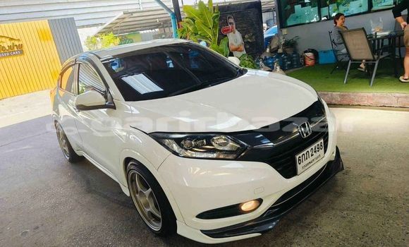 Buy Used Honda HR-V White Car in Bangkok in Bangkok