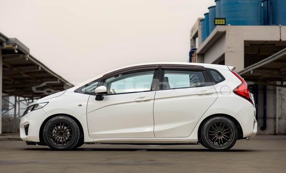 Buy Used Honda Jazz White Car in Bangkok in Bangkok Buy Used Honda Jazz White Car in Bangkok in Bangkok