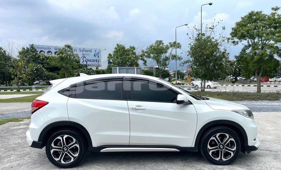 Buy Used Honda HR-V White Car in Bangkok in Bangkok Buy Used Honda HR-V White Car in Bangkok in Bangkok