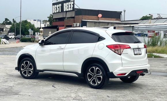 Buy Used Honda HR-V White Car in Bangkok in Bangkok Buy Used Honda HR-V White Car in Bangkok in Bangkok
