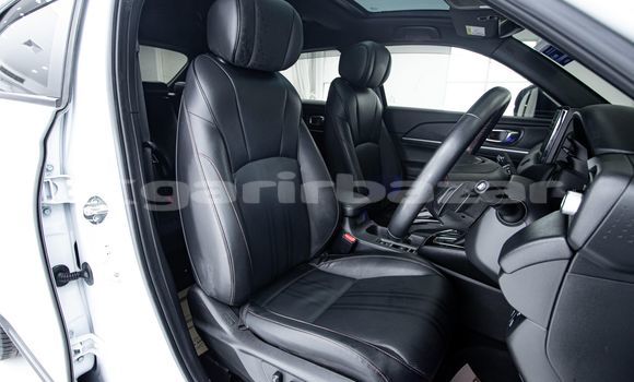 Buy Used Honda HR-V White Car in Bangkok in Bangkok Buy Used Honda HR-V White Car in Bangkok in Bangkok