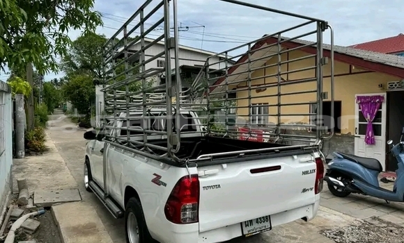 ซื้อ รถมือสอง Toyota Hilux ขาว รถยนต์ ใน %{เมือง} ใน กระบี่