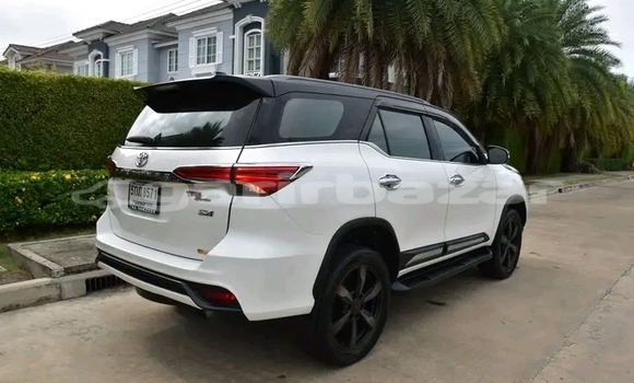 Buy Used Toyota Fortuner White Car in Chanthaburi in Chanthaburi Buy Used Toyota Fortuner White Car in Chanthaburi in Chanthaburi