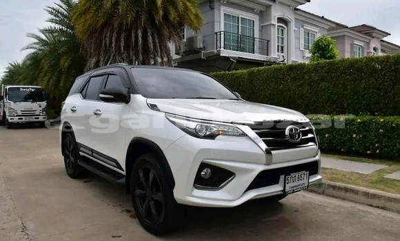 Buy Used Toyota Fortuner White Car in Chanthaburi in Chanthaburi Buy Used Toyota Fortuner White Car in Chanthaburi in Chanthaburi