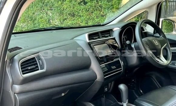 ซื้อ รถมือสอง Honda Jazz ขาว รถยนต์ ใน %{เมือง} ใน ชัยนาท