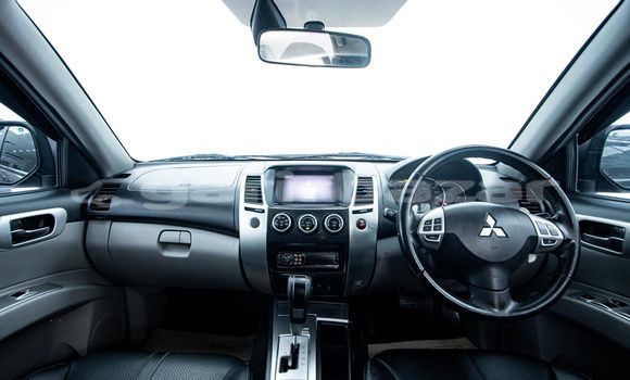 ซื้อ รถมือสอง Mitsubishi Pajero สีดำ รถยนต์ ใน %{เมือง} ใน กรุงเทพมหานคร ซื้อ รถมือสอง Mitsubishi Pajero สีดำ รถยนต์ ใน %{เมือง} ใน กรุงเทพมหานคร